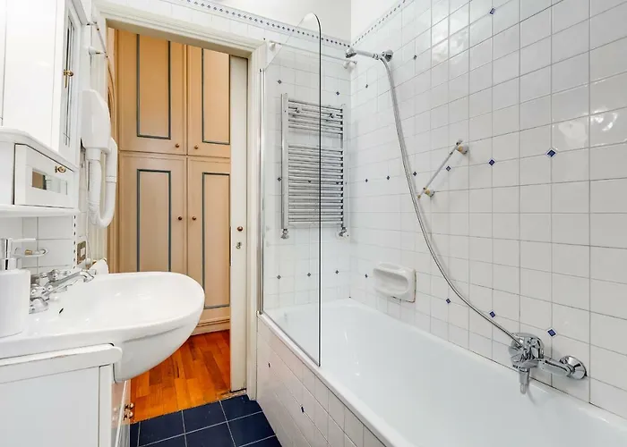 Elegant Apartment Rom
